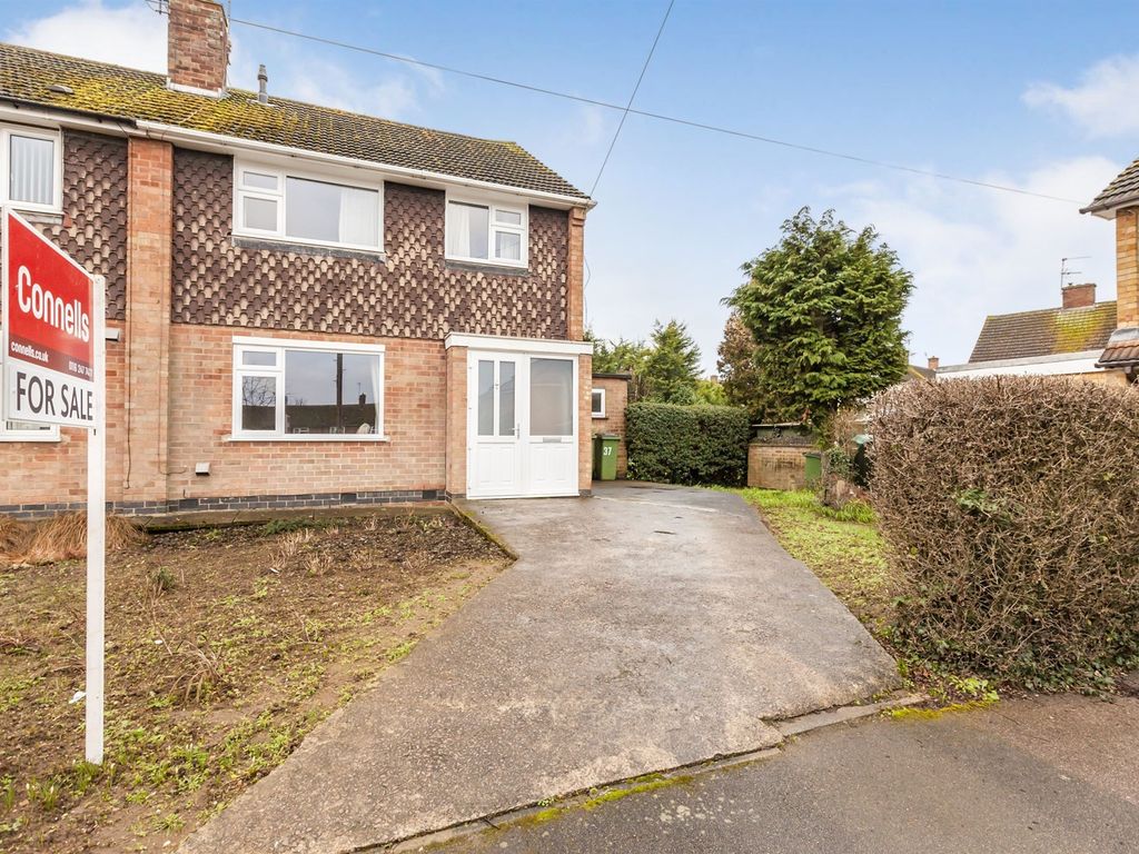 3 bed semidetached house for sale in College Road, Whetstone