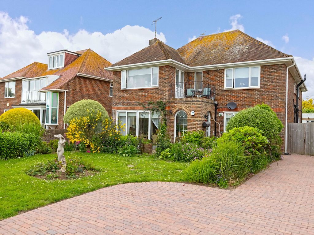 3 bed flat for sale in Marine Crescent, GoringBySea, Worthing, West