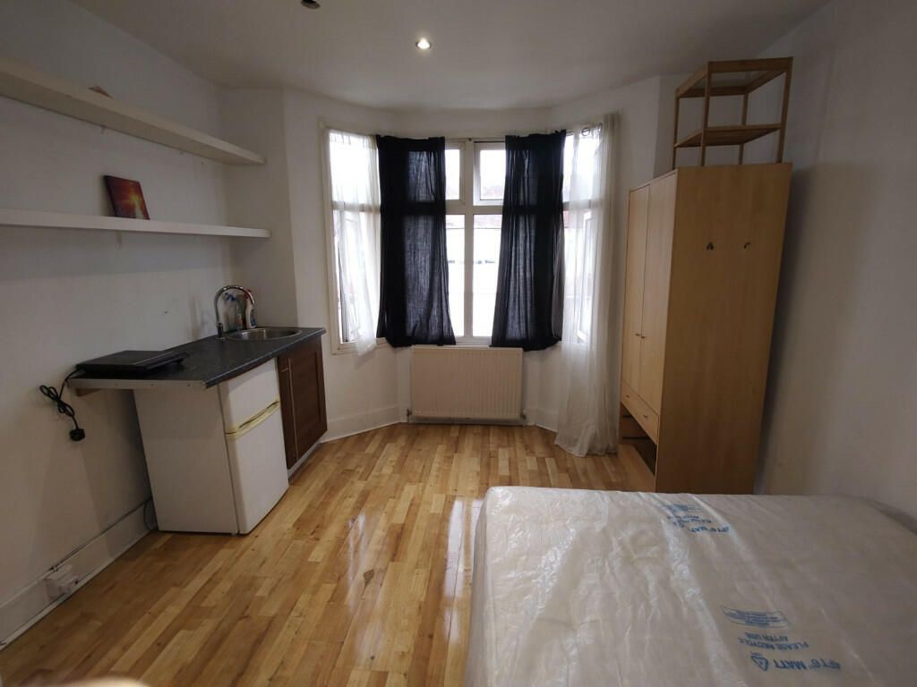 Room to rent in Merham Rd, Thornton Heath CR7, £775 pcm Zoopla