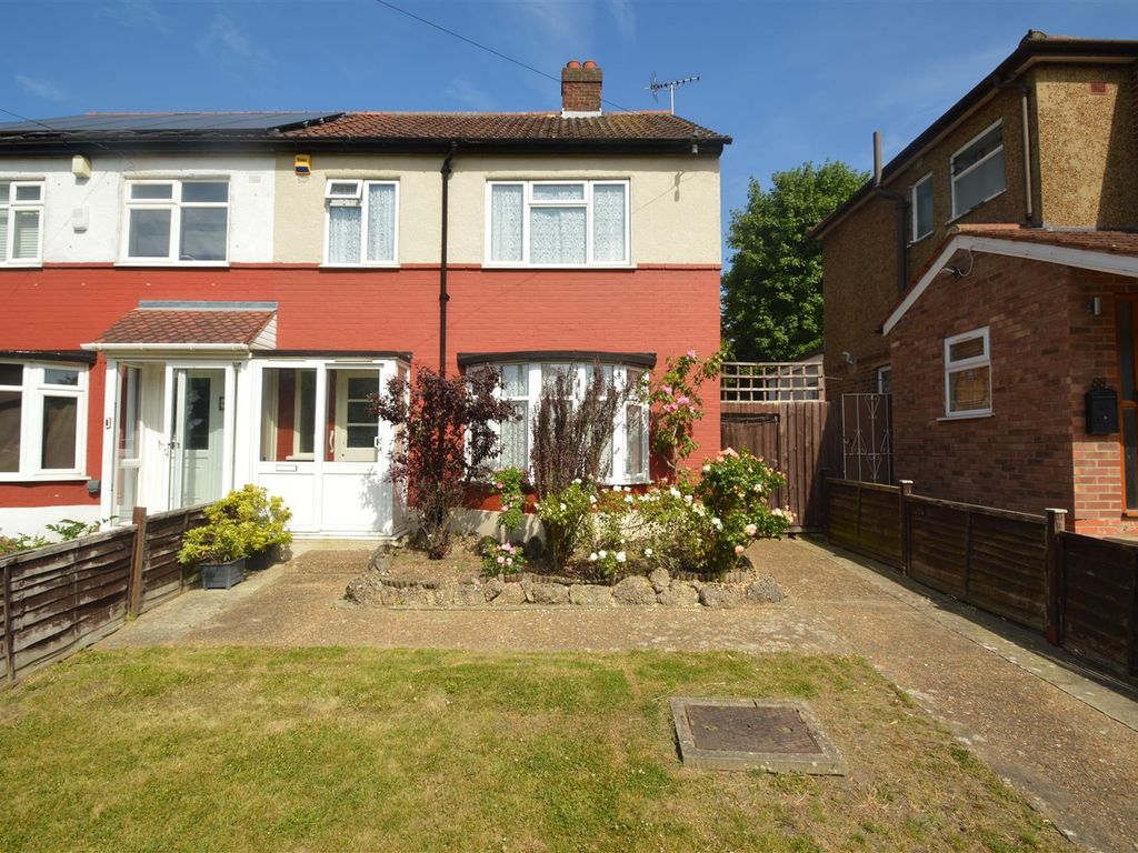 3 bed end terrace house for sale in Roding Lane South, Redbridge IG4, £