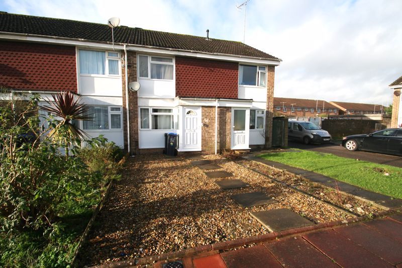2 bed terraced house to rent in Montreal Way, Worthing BN13, £1,350 pcm