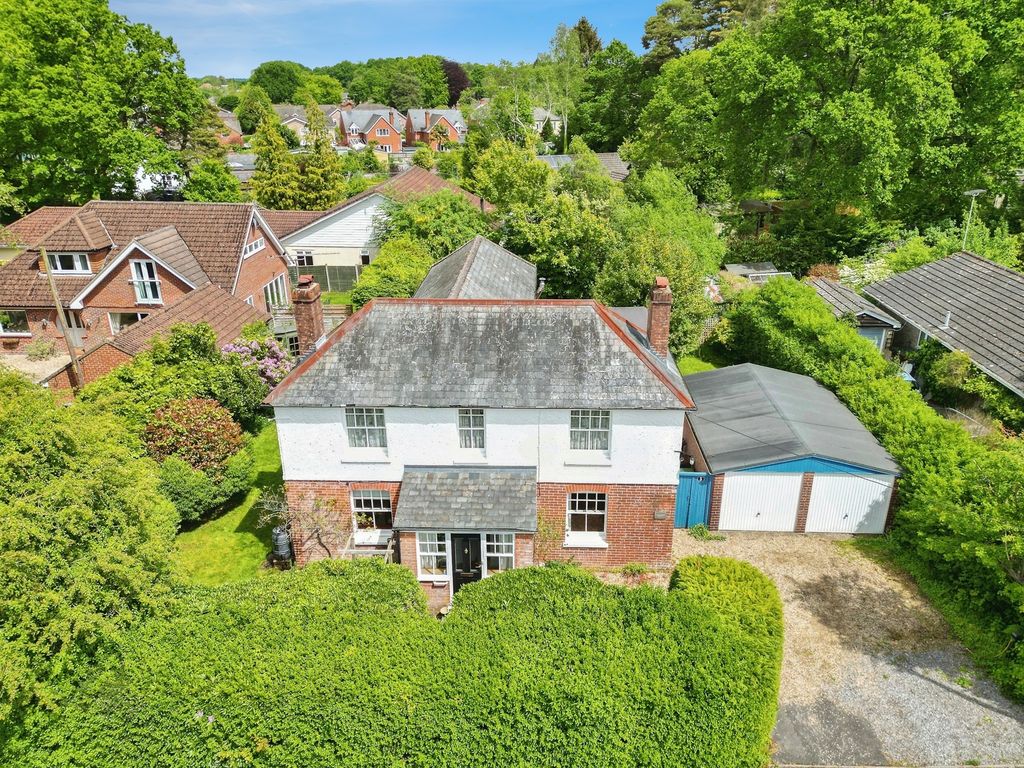 4 bed detached house for sale in Park Lane, Alderholt, Fordingbridge