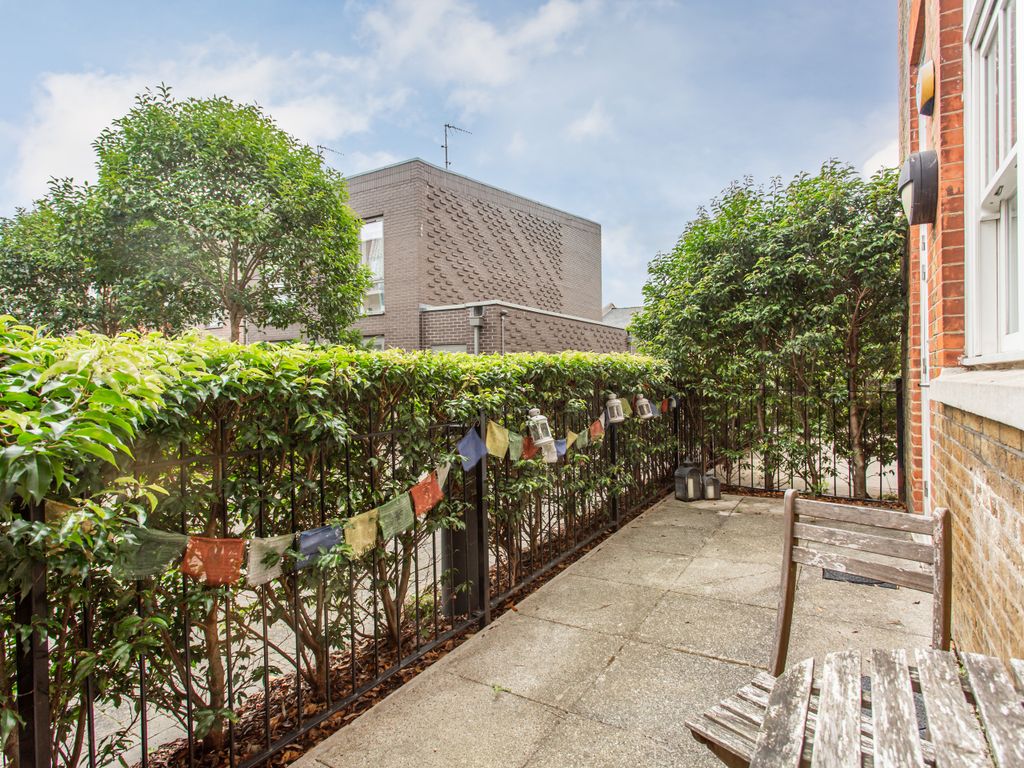 2 bed flat for sale in St. Mary Graces Court, Cartwright Street, London