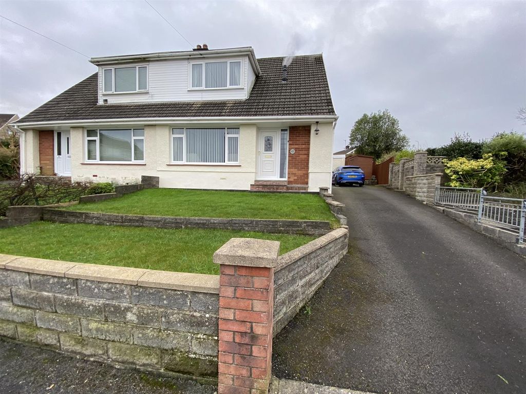 3 bed semidetached house for sale in Cleviston Park, Llangennech
