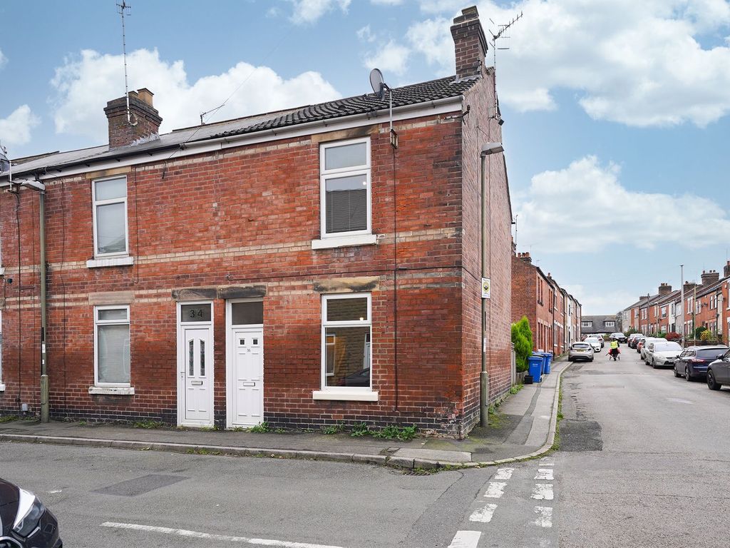 2 bed end terrace house to rent in Bank Street, Chesterfield S40, £800