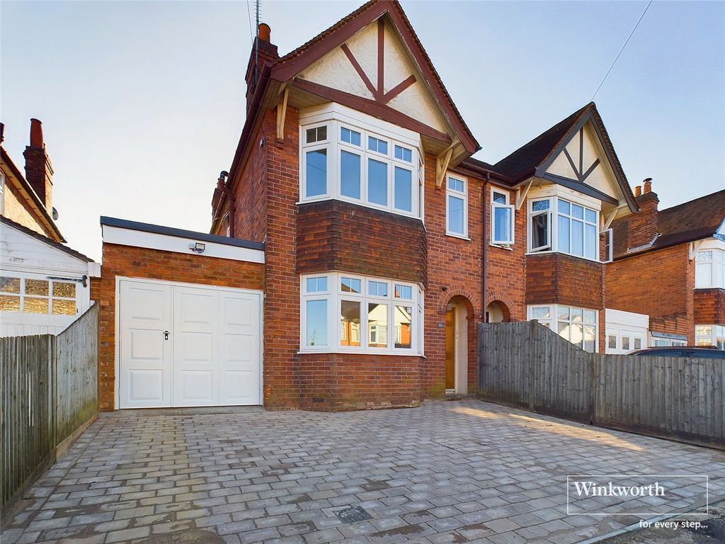 4 bed semidetached house for sale in Drayton Road, Reading RG30, £