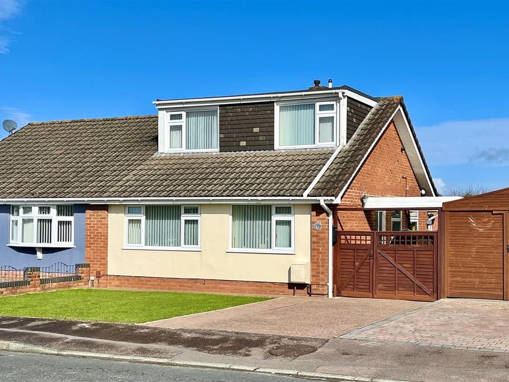 3 bed semidetached house for sale in Sandringham Avenue, Tuffley