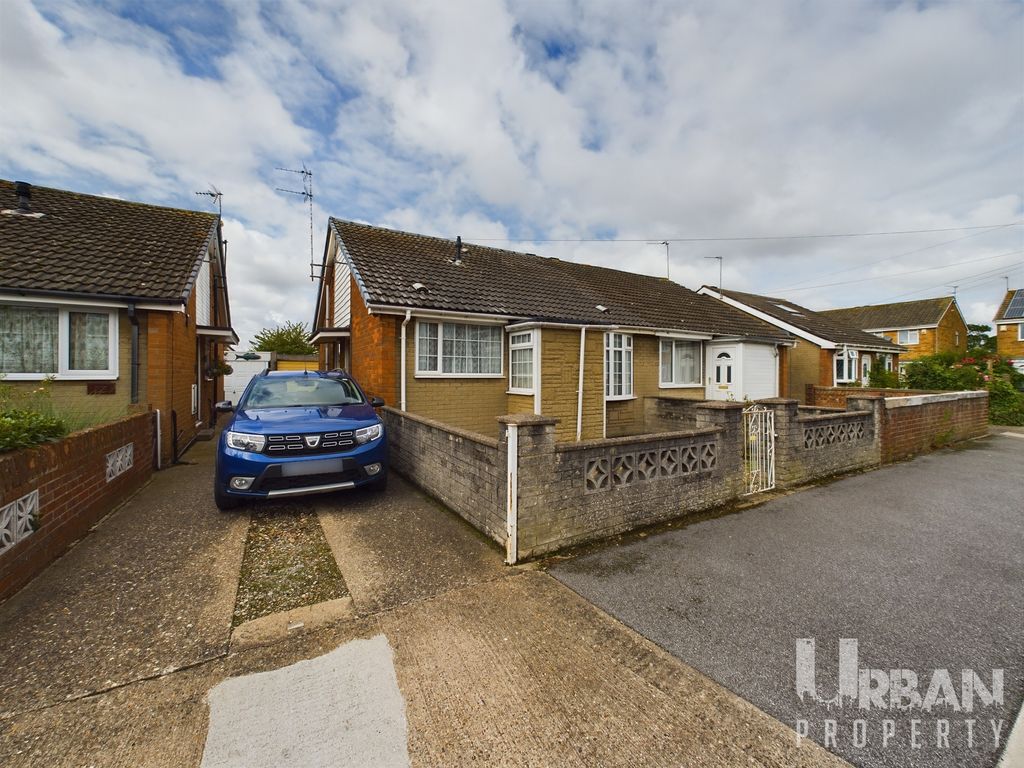2 bed bungalow for sale in Edendale, Hull, Yorkshire HU7, £120,000 Zoopla