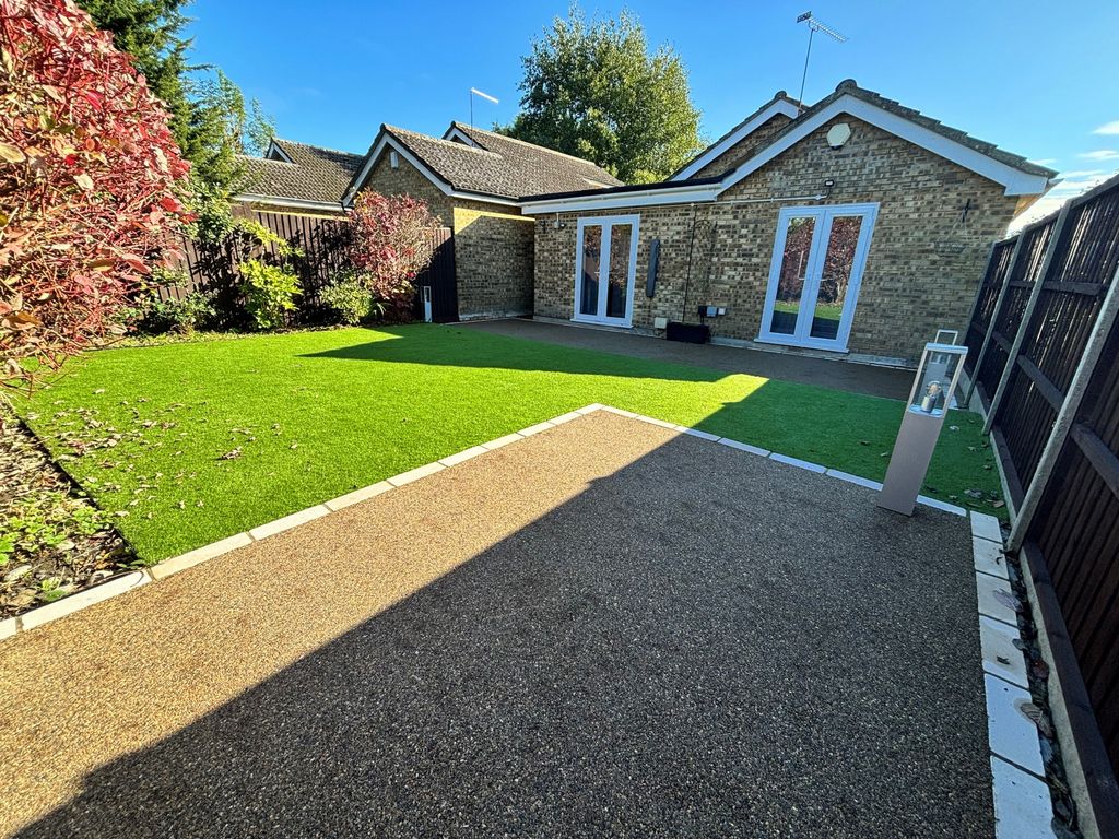 2 bed bungalow for sale in Kent Close, Borehamwood WD6, £599,950 Zoopla