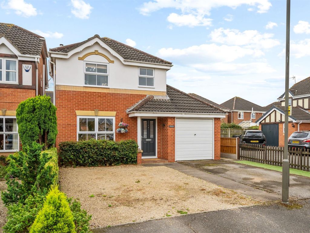 3 bed detached house for sale in Alders Brook, Hilton, Derby DE65, £