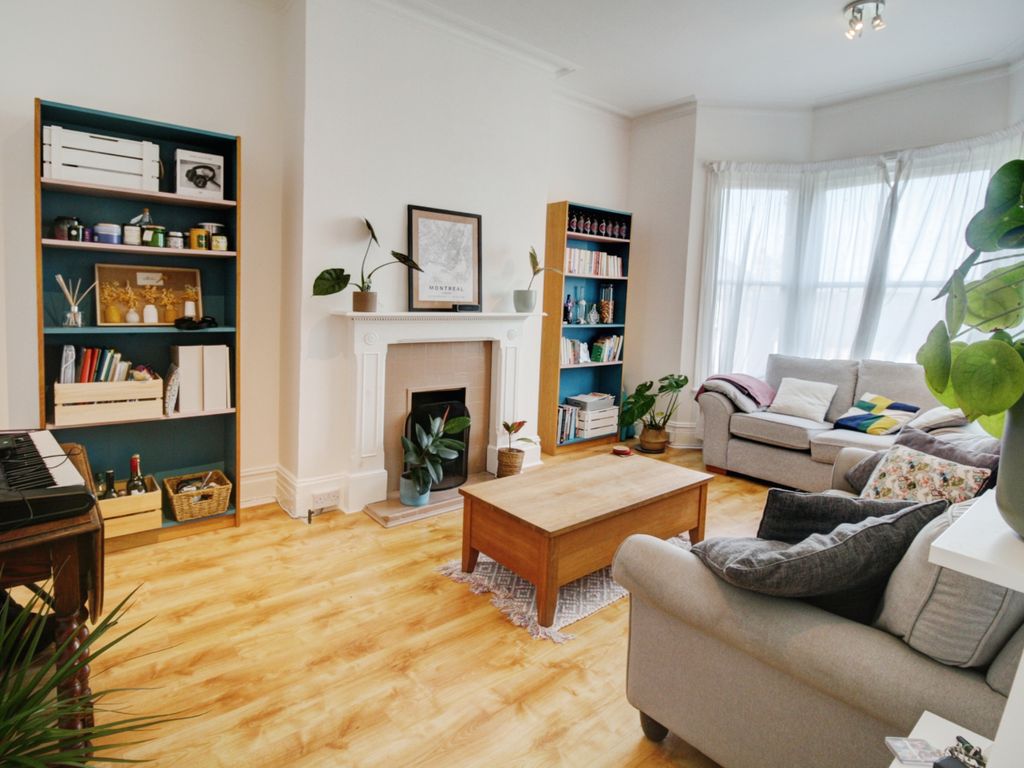 1 bed flat for sale in Hastings Road, Pembury, Tunbridge Wells TN2 Zoopla