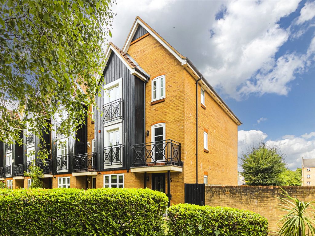 Mulready Walk, Hemel Hempstead, Hertfordshire HP3  
