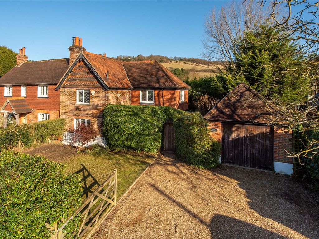 3 bed semidetached house for sale in Pixham Lane, Pixham, Dorking