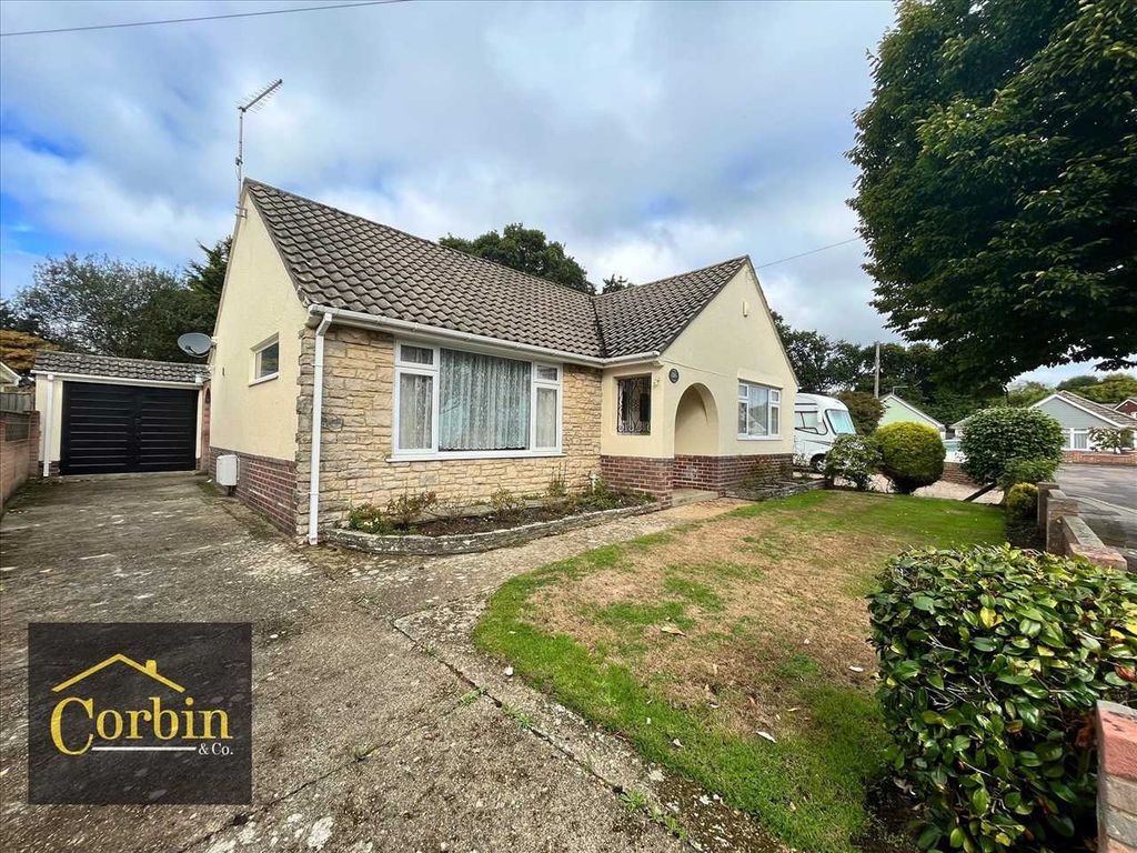 Heanor Close, Bournemouth BH10  