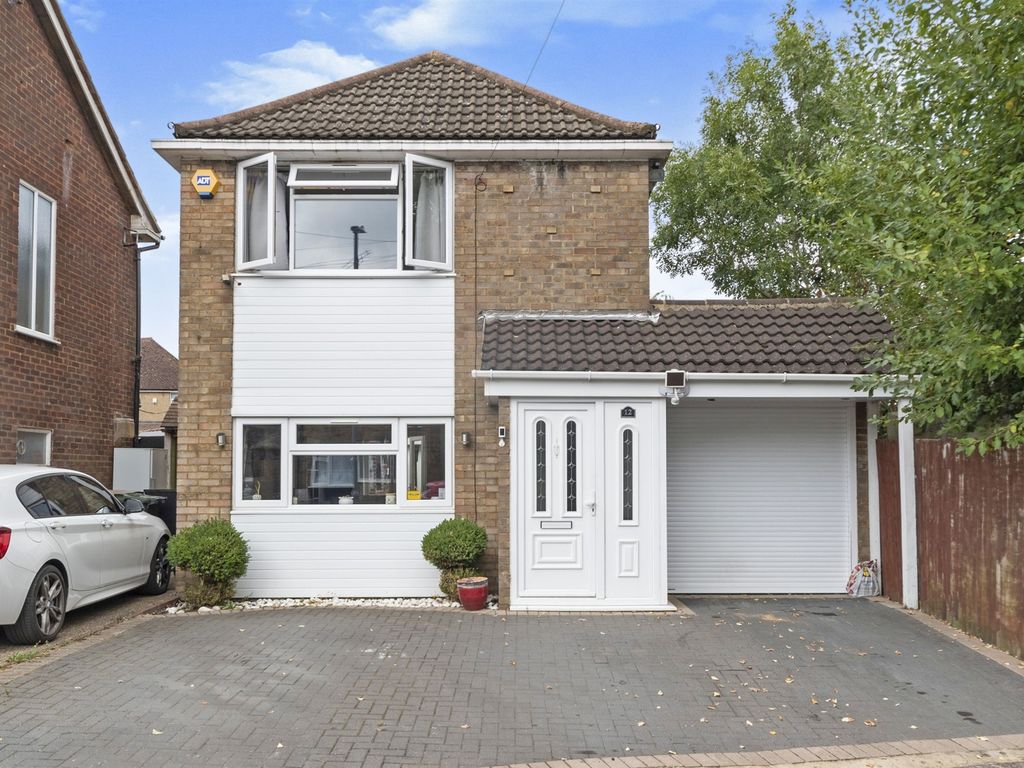 3 bed detached house for sale in Rosewood Close, Luton LU2 Zoopla