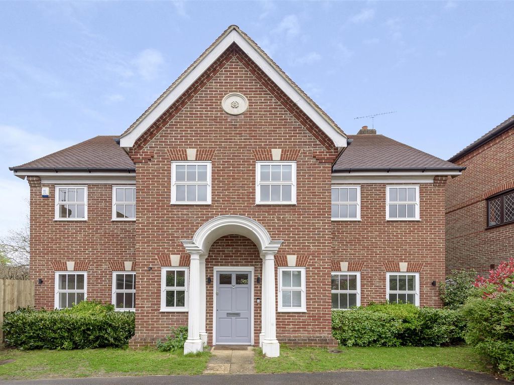 7 bed detached house to rent in Copperfields, Caversham, Reading RG4