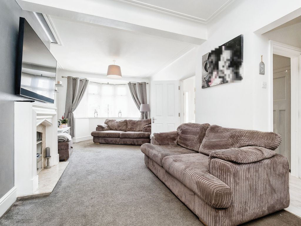 4 bed semidetached house for sale in Fourth Avenue, Romford RM7 Zoopla