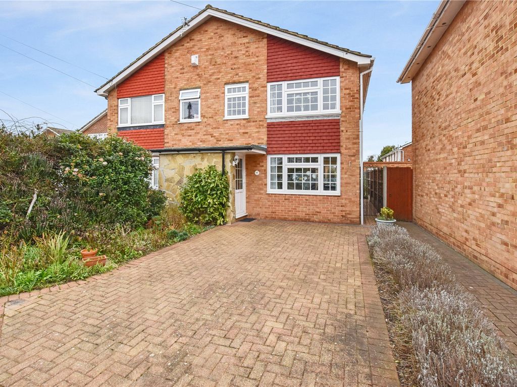 3 bed semidetached house for sale in Mark Close, Bexleyheath DA7, £