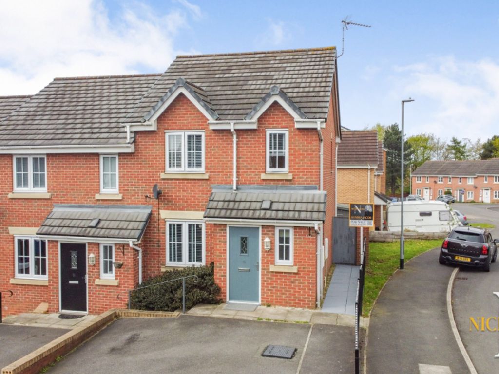 3 bed town house for sale in Lynchet Lane, Worksop, Nottinghamshire S81