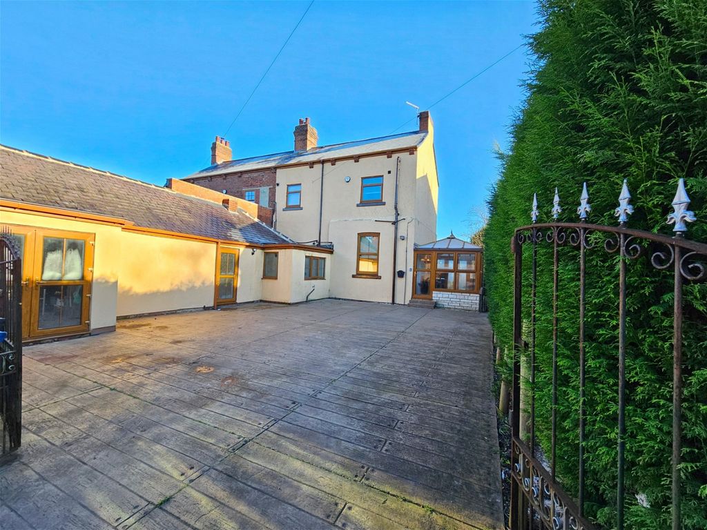 4 bed semidetached house for sale in Brierley Road, Grimethorpe