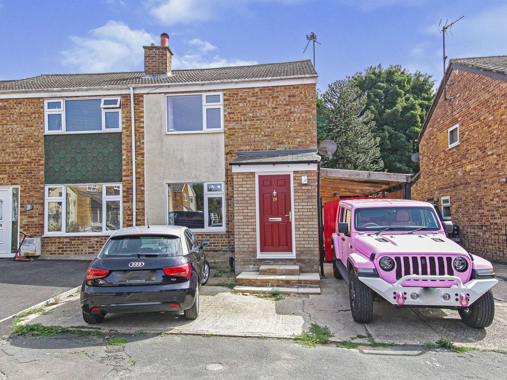 3 bed semidetached house for sale in Barton Grove, Kedington