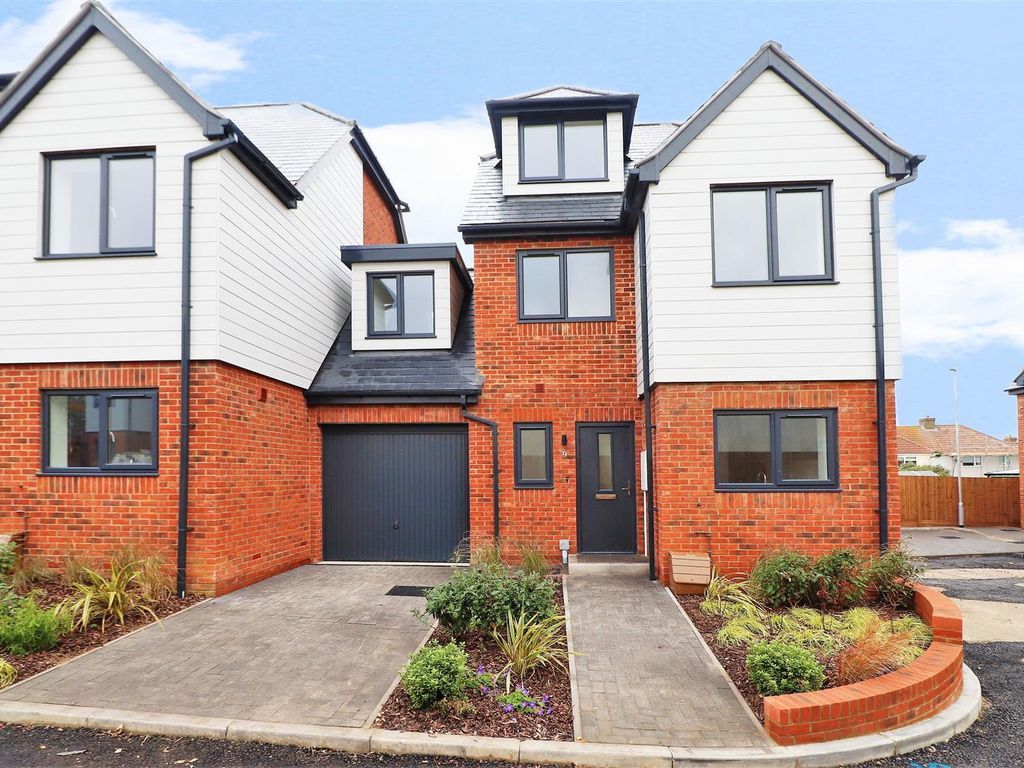 4 bed linkdetached house to rent in St. Richards Road, Deal, Kent CT14