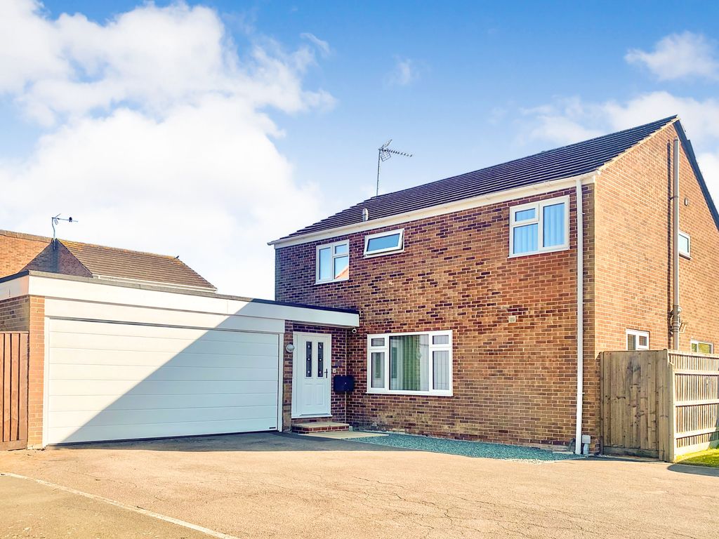 4 bed detached house for sale in Station Road, Chiseldon, Swindon SN4