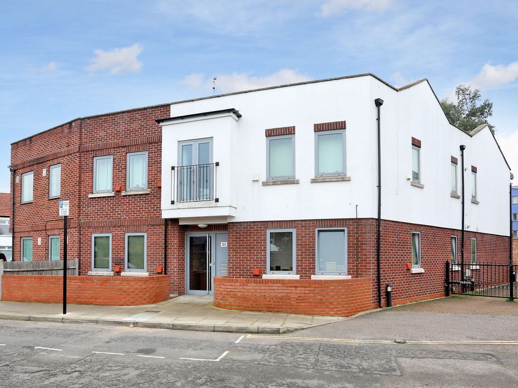 2 bed flat to rent in York Avenue, Hanwell W7, £1,800 pcm Zoopla