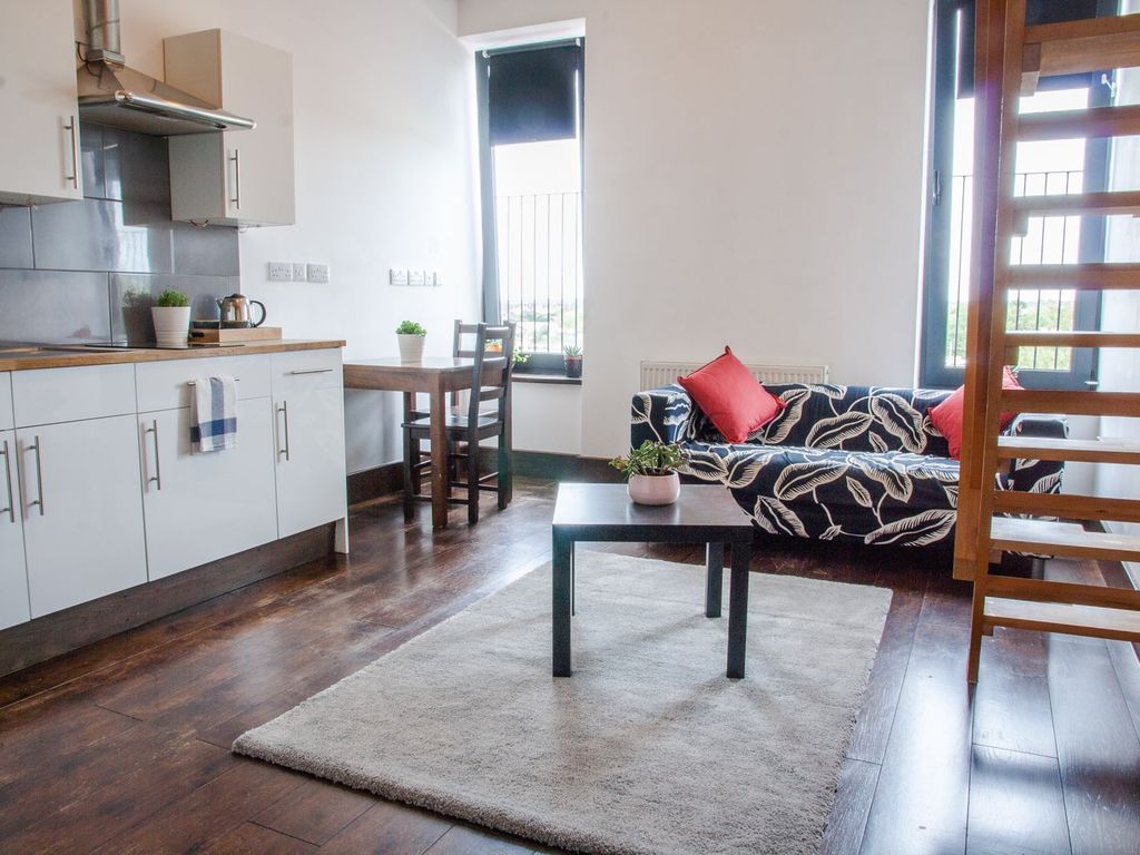 Studio to rent in Edgware Road, London NW2 Zoopla