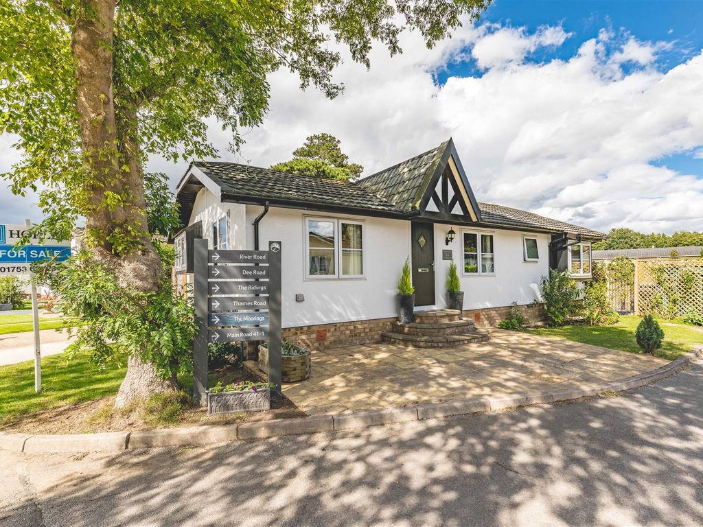 2 bed mobile/park home for sale in Centre Road, Willows Riverside Park