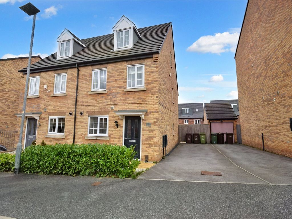3 bed semidetached house for sale in Mackie Road, Crigglestone