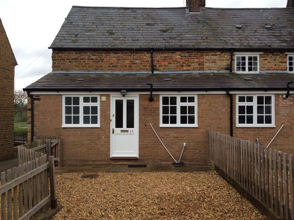 2 bed terraced house to rent in West Street, Northampton