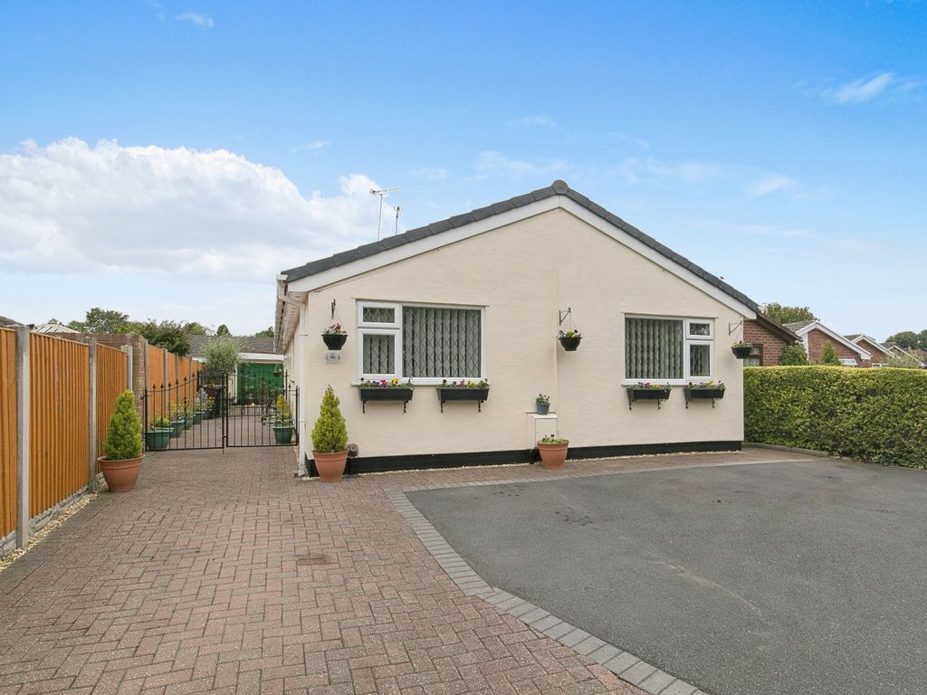 3 bed bungalow for sale in Daytona Drive, Northop Hall, Yr Wyddgrug