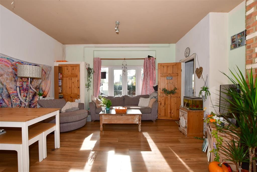 3 bed semidetached house for sale in Vicarage Road, Halling, Rochester