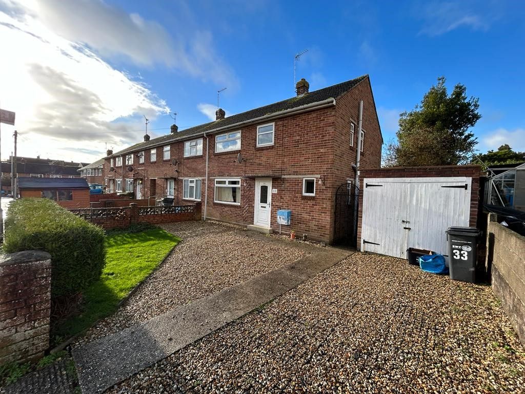 3 bed terraced house for sale in Welland Road, Yeovil BA21, £180,000