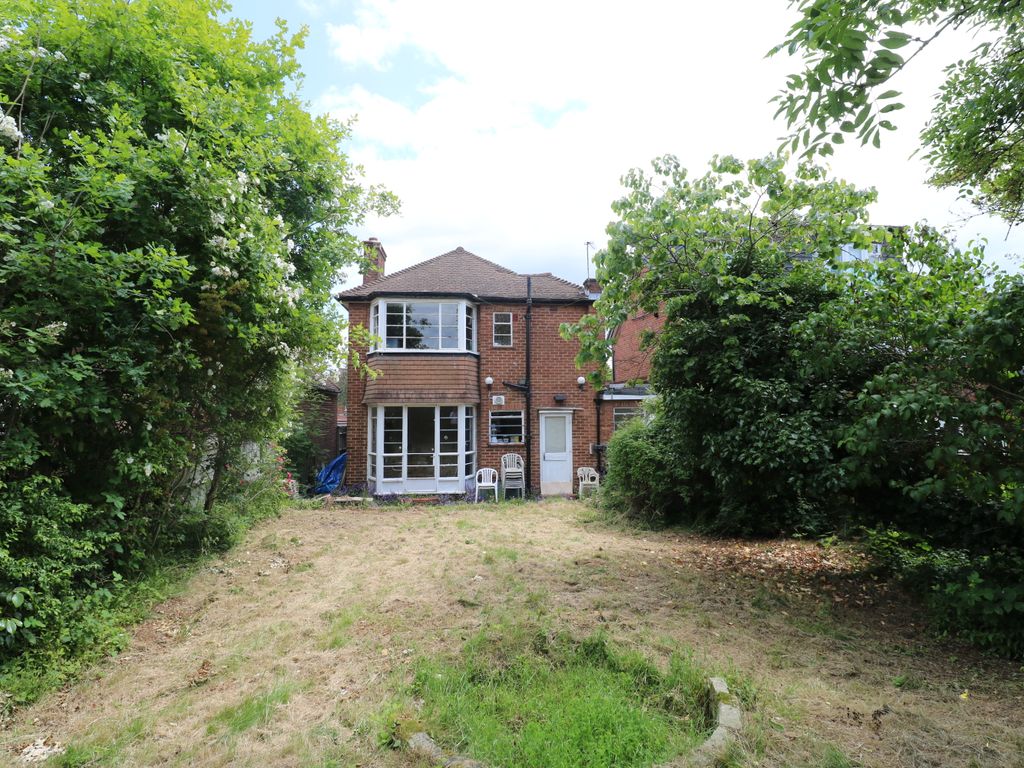 3 bed detached house for sale in Wolmer Gardens, Edgware HA8 Zoopla