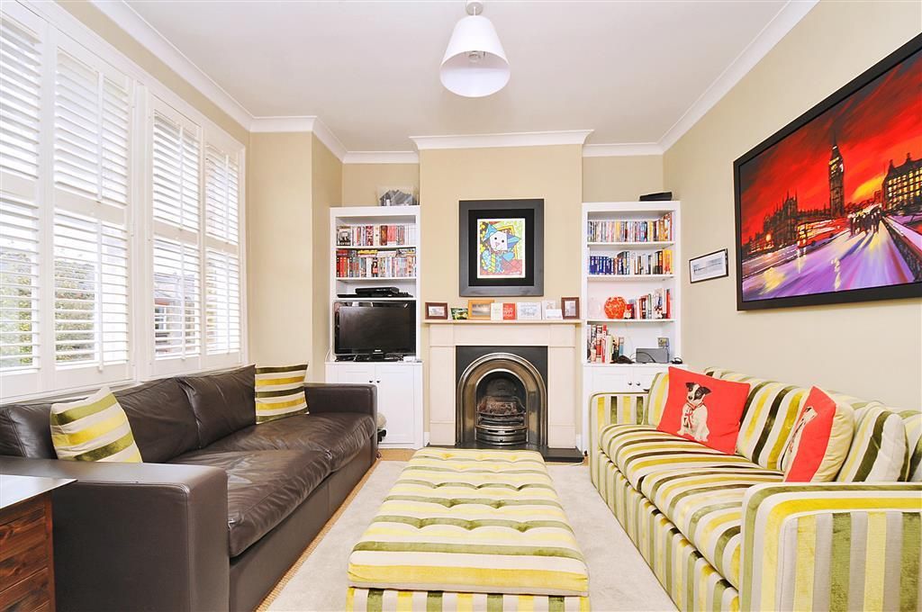 2 bed flat to rent in Aylmer Road, London W12 Zoopla