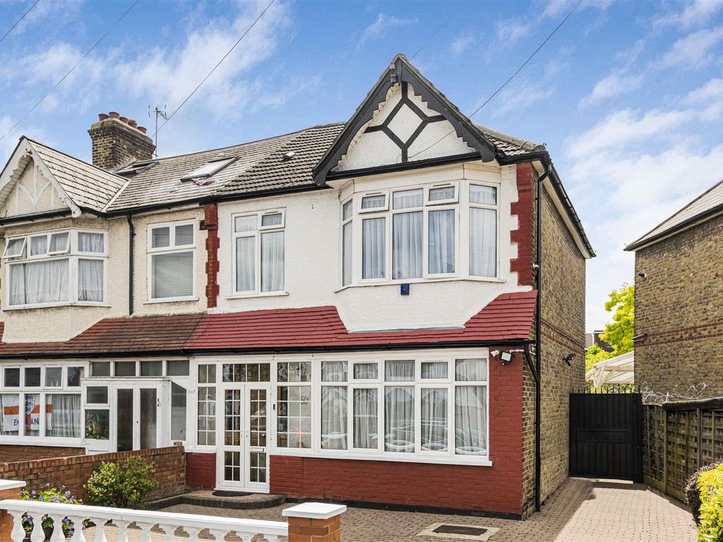 3 bed property for sale in Ridge Road, London N21, £690,000 Zoopla