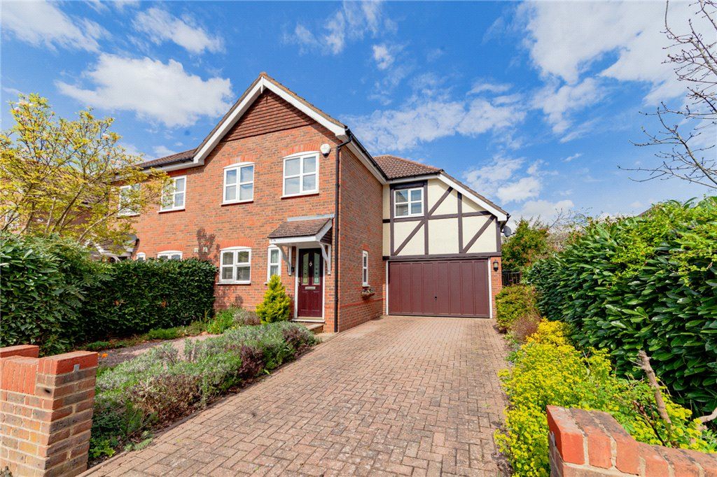 3 bed semidetached house for sale in Chesterfield Road, Ashford TW15