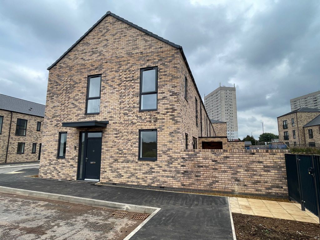 3 bed end terrace house to rent in Bird Close, Birmingham B12, £1,700