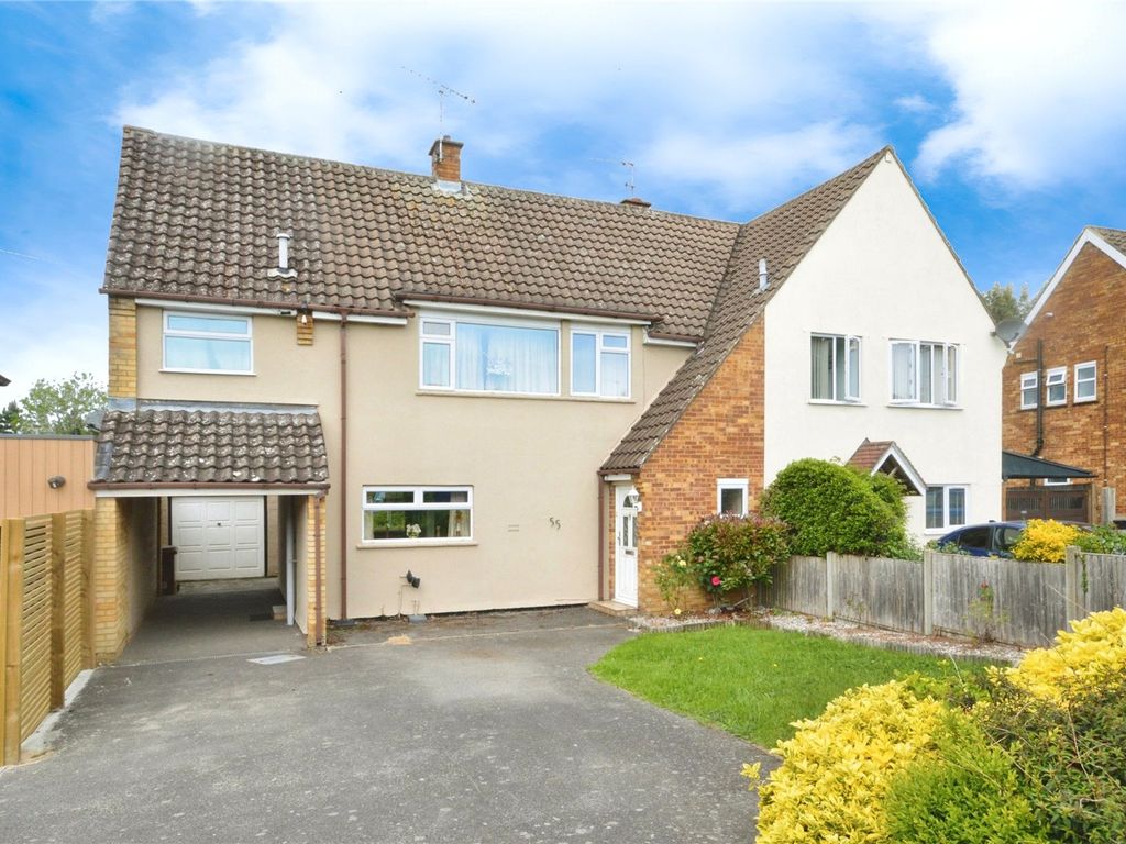 4 bed semidetached house for sale in Heath Row, Stortford