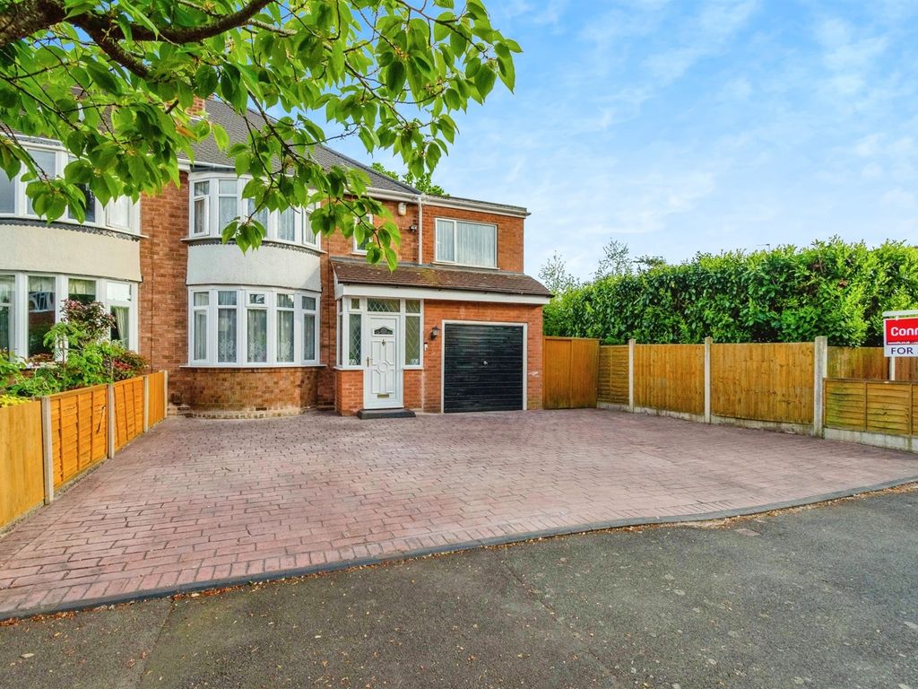 4 bed semidetached house for sale in Woodland Crescent, Merry Hill