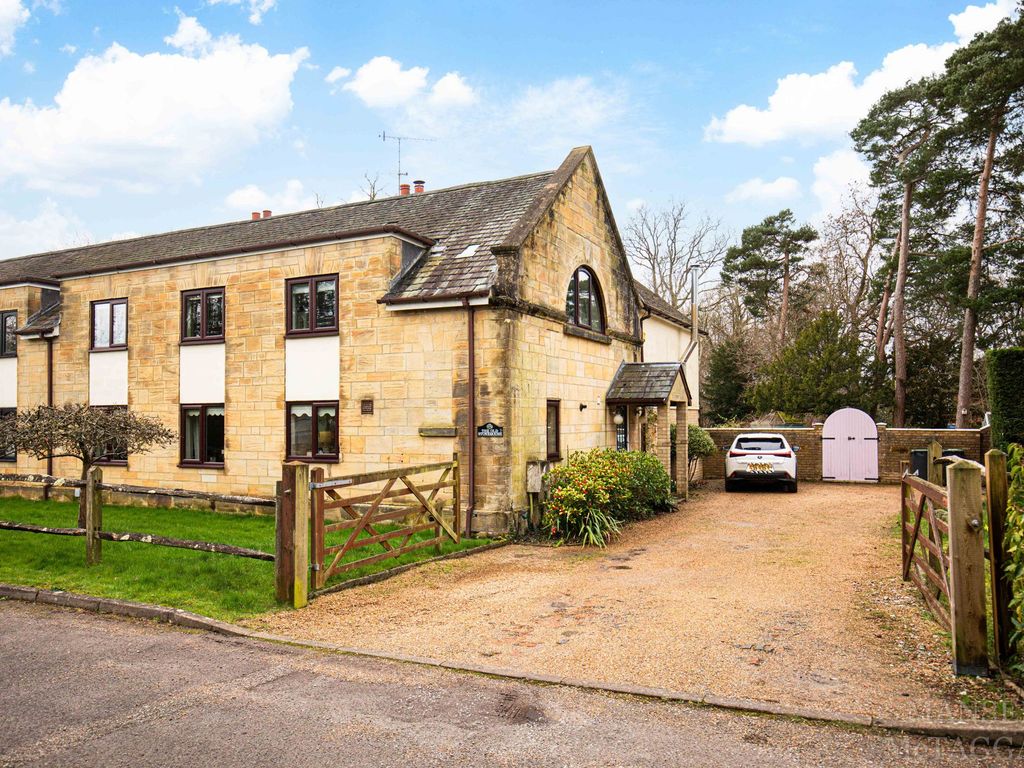 4 bed semidetached house for sale in Hackenden Lane, East Grinstead
