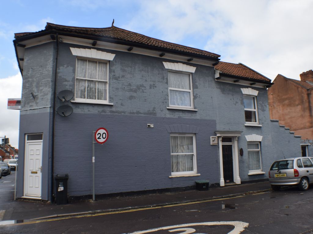 3 bed end terrace house for sale in Edward Street, Bridgwater TA6, £