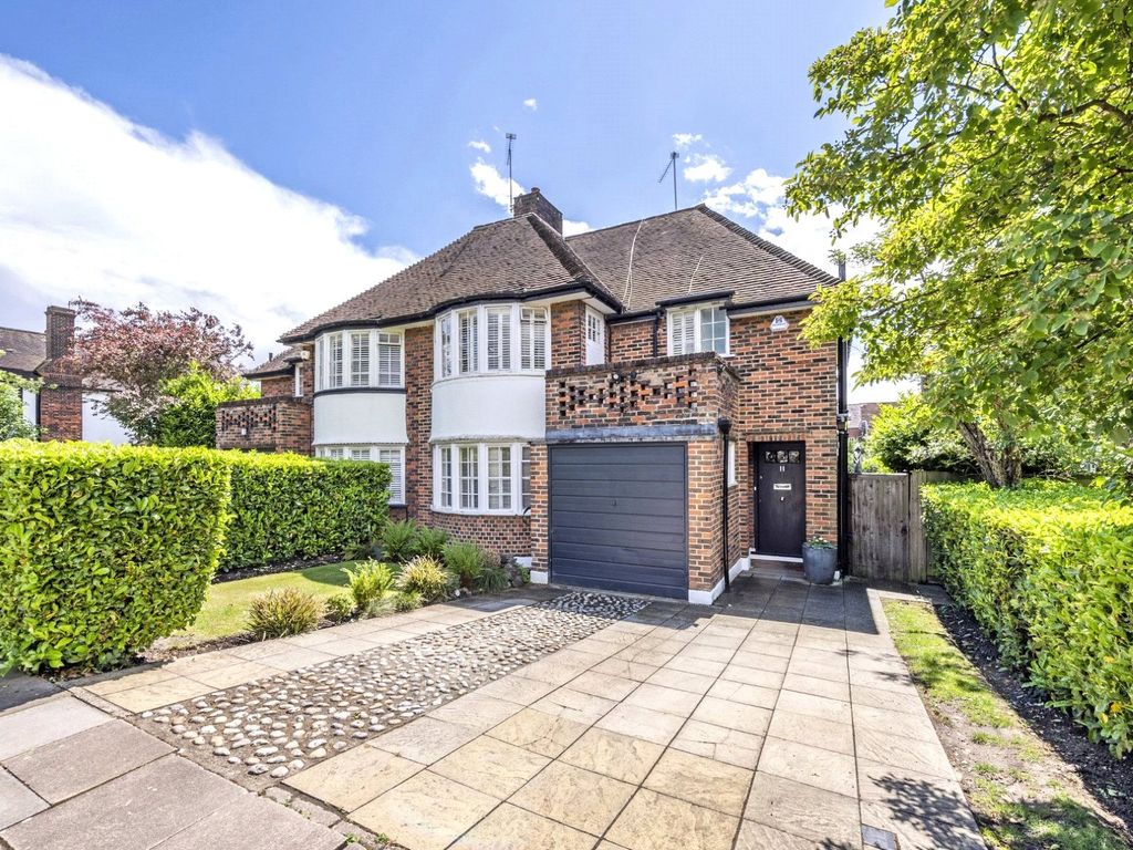 Maurice Walk, London NW11  