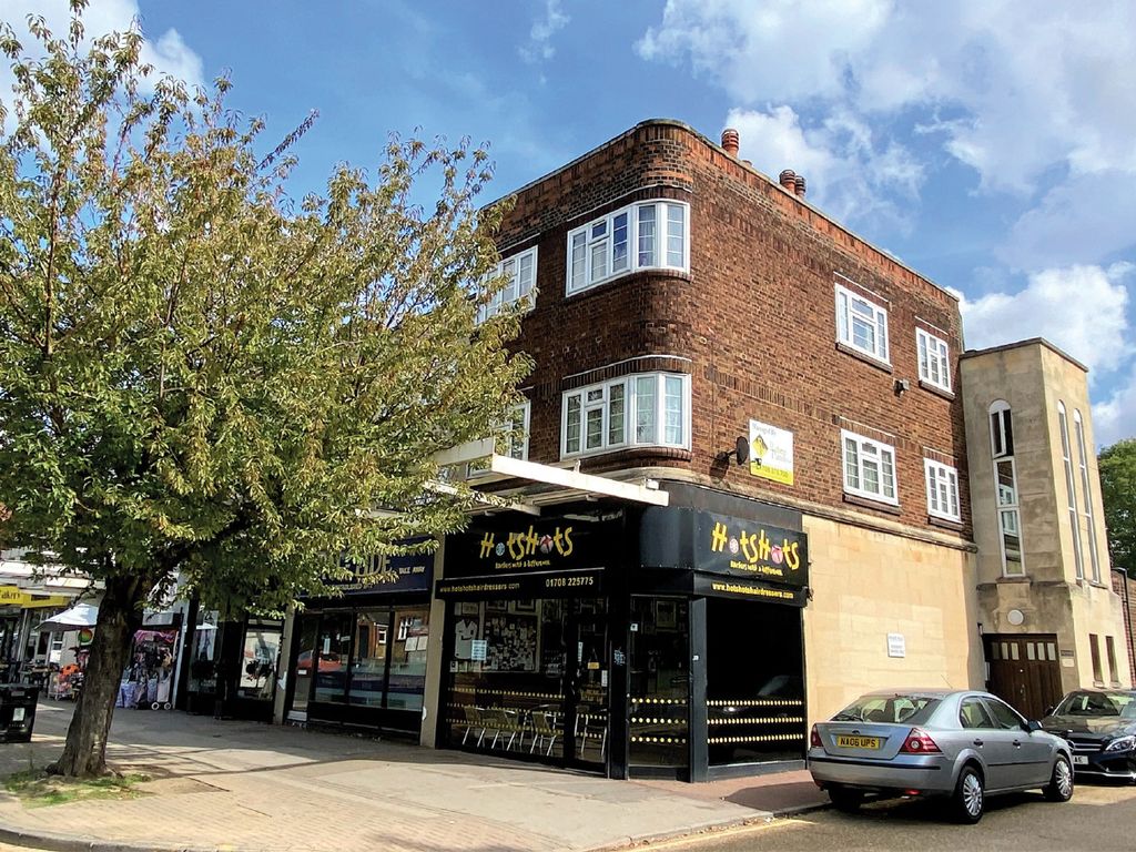 3 bed flat for sale in Corbets Tey Road, Upminster RM14 Zoopla