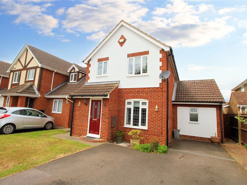 4 bed detached house for sale in Hever Place, Sittingbourne, Kent ME10