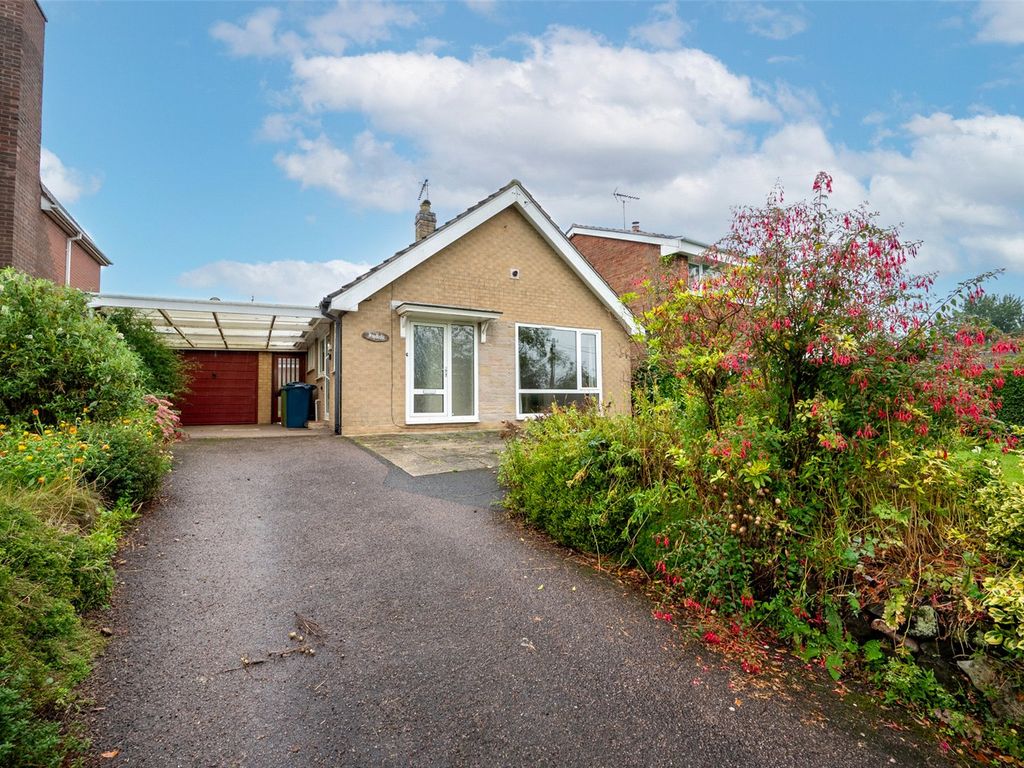 2 bed bungalow for sale in Lea Road, Hixon, Stafford, Staffordshire