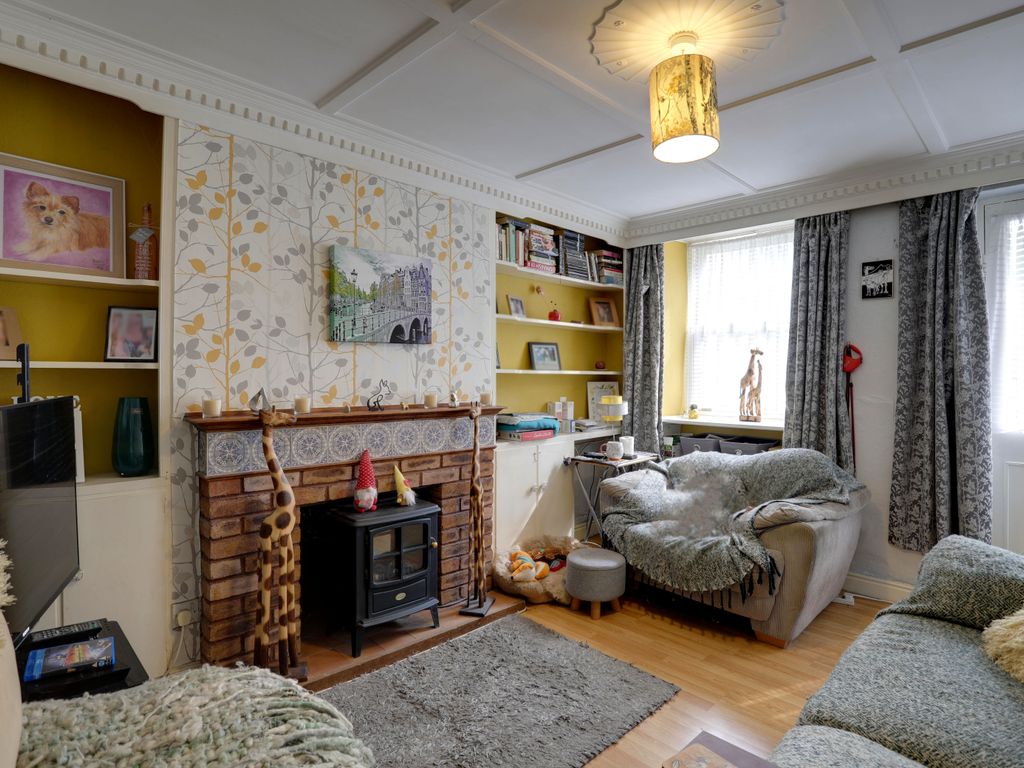 3 bed terraced house for sale in Brook Street, Dawlish EX7, £185,000