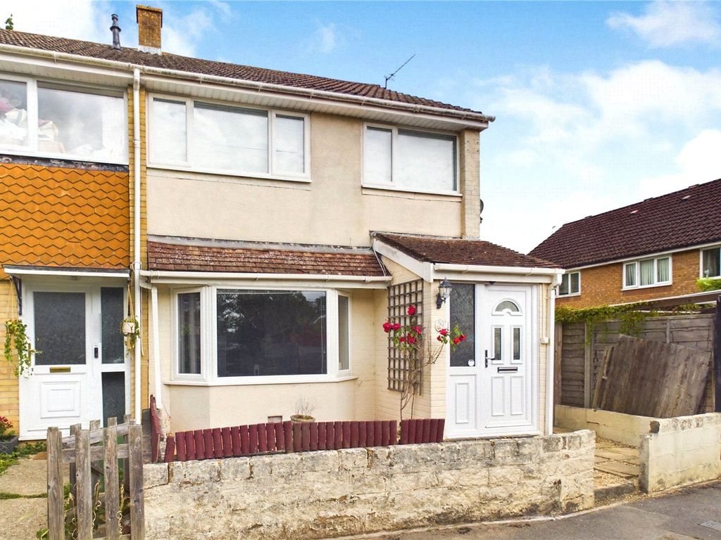 3 bed end terrace house to rent in Stephens Road, Tadley, Hampshire